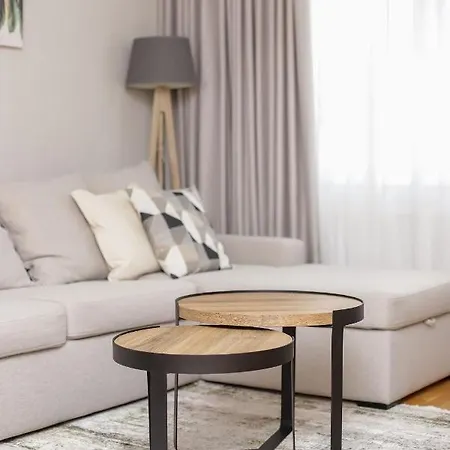 Bulevar Apartment *